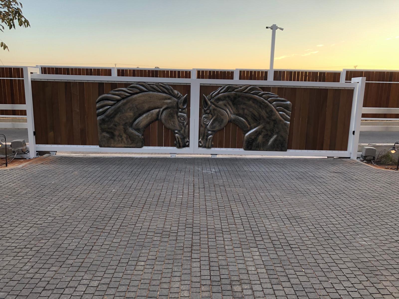 בניית שער וגדר